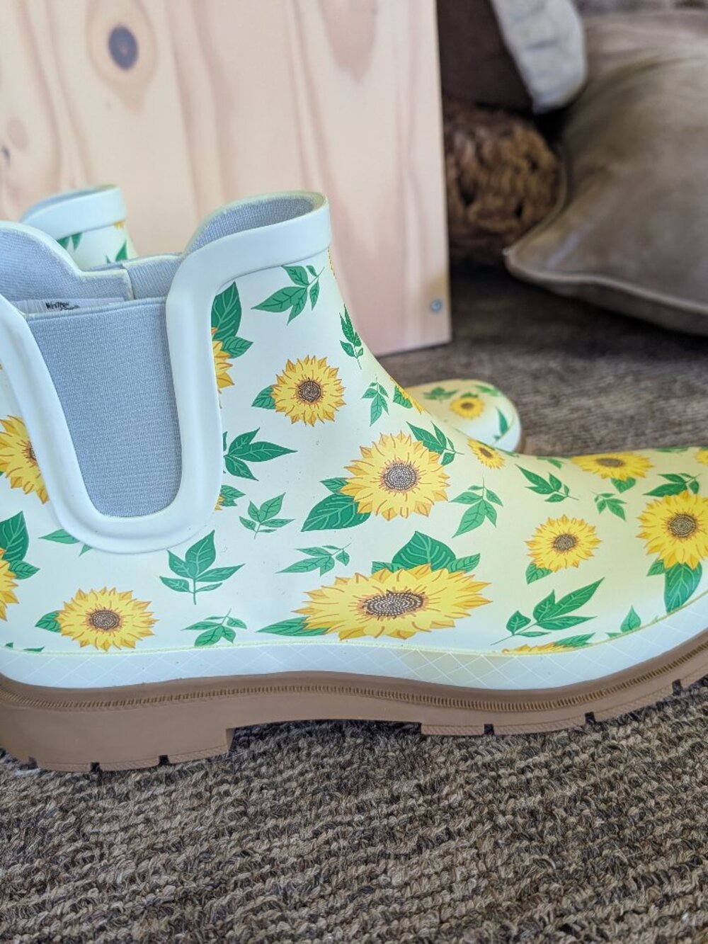 NWT western Chief Sunflower rain boots